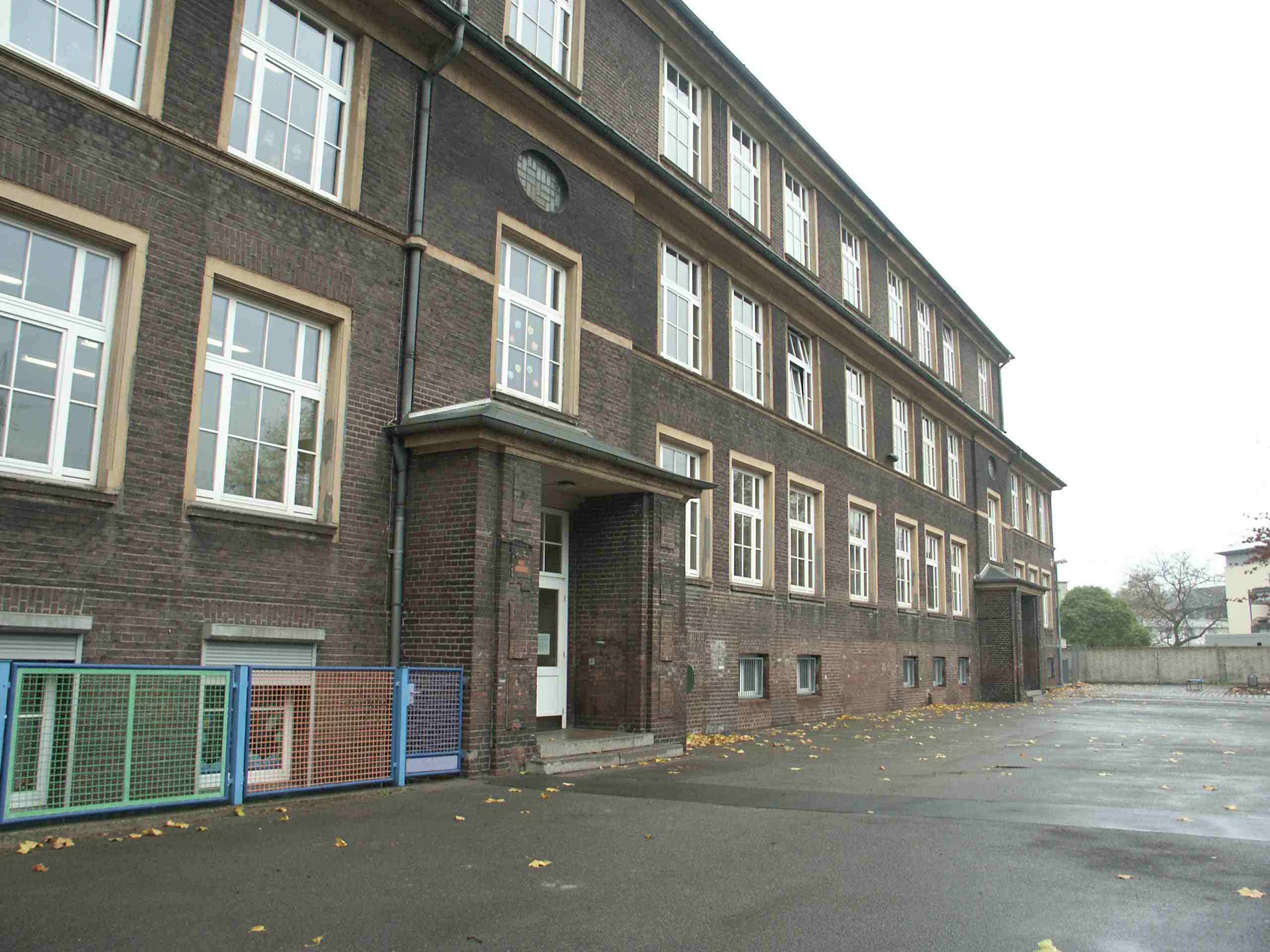 Schule Unter den Kastanien Schule Unter den Kastanien